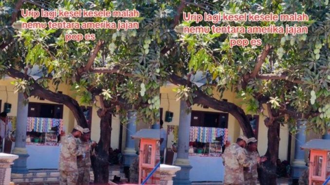 Dua Tentara Amerika Jajan Es