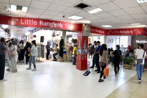 Suasana Little Bangkok di Pasar Tanah Abang Ramai Pengunjung