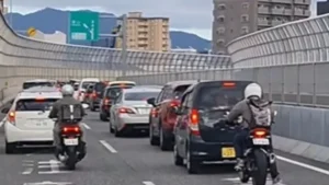 Jalan di Jepang Macet, Pengendara Motor Ngak Nyalip Ikut Antre