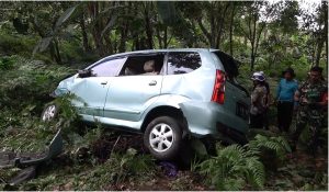 VIRAL Mobil Minibus Masuk Jurang di Mojokerto, 2 Penumpang Meninggal di Tempat dan 9 Terluka