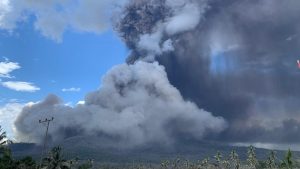 Usai Terjadi Dentuman, Wilayah Gunung Lewotobi Dihujani Abu Vulkanik