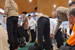 Viral, Paspampres Gibran Usir Shaf Depan Jamaah di Masjid, Netizen: Itu Rumah Allah Semua Sama
