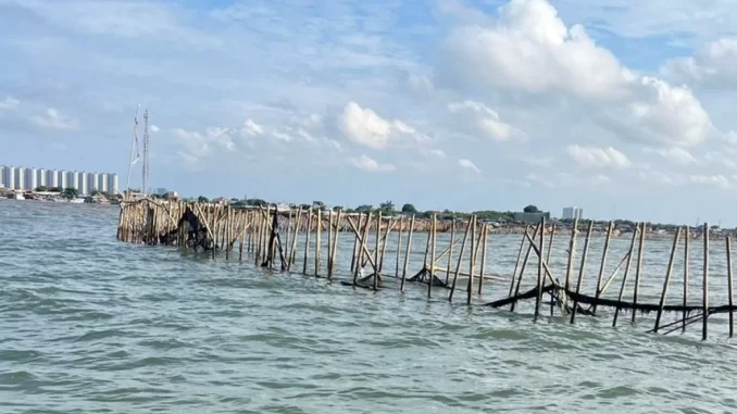 Pagar Laut Misterius