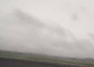 Viral Penampakan Awan Rendah di Jakarta, Peneliti BRIN: Tanda Sistem Badai