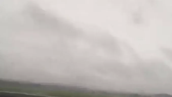 Penampakan Awan Rendah di Jakarta