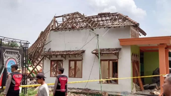 Viral Ledakan Rumah Polisi di Mojokerto
