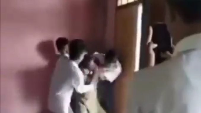 Viral Video Guru SMA Dikeroyok Murid di Dalam Kelas