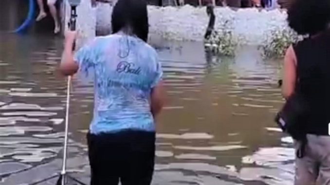 Dua TikTokers Diusir Oleh Warga Saat Membuat Konten di Lokasi Banjir