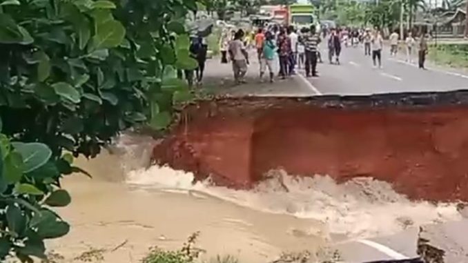 Jalan Sumbar-Jambi Putus