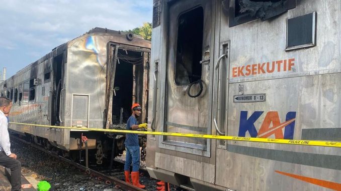 Kebakaran 3 Gerbong Kereta di Stasiun Tugu Jogja