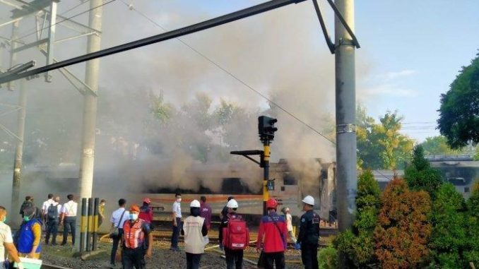 Remaja Bakar Kereta di Stasiun Tugu Jogja,