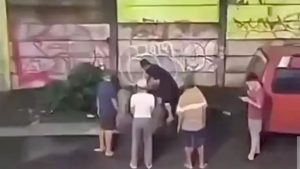 Viral Video Warga Bobol Tembok Perumahan Grand Galaxy City Bekasi