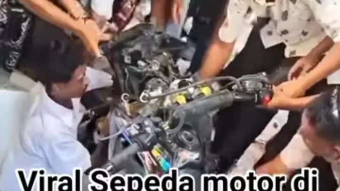Pemuda di NTT Dimakamkan Bareng Motor Kesayangan