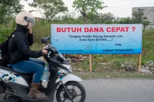 Viral Lurah Tavanjuka Bikin Tulisan Tangkap Pembuang Sampah Sembarangan dan Siapkan Hadiah