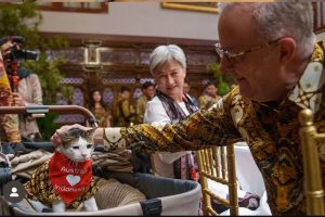 PM Australia Kasih Hadiah Buat Bobby Kertanegara