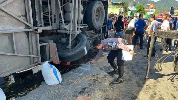Bus ALS Kecelakaan di Padang Panjang