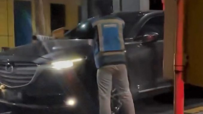 Pengemudi Mobil Terobos Gerbang Tol di Semarang,