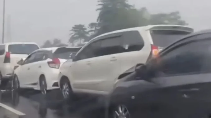 Tabrakan Beruntun di Tol Cileunyi Arah Bandung, KM 152