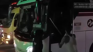 Viral Bus Primajasa di Rusak Pengamen, gegara Tak Diijinkan Ngamen