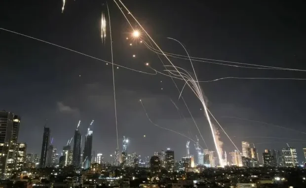 Iran Luncurkan Serangan Balasan