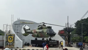 Viral Tugu Helikopter Muncul di Simpang Cibinong