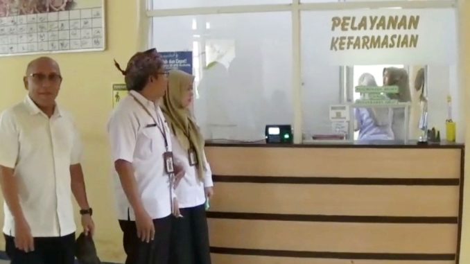 Warga Nunggu 2 Jam untuk Tebus Obat Malam Hari di Puskesmas
