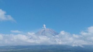 Gunung Semeru Erupsi 5 Kali Pagi Ini, Abu Capai 700 Meter