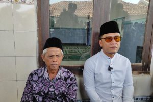 Guru Madin di Demak Dapat Hadiah Motor, Umroh dan Uang dari Gus Miftah
