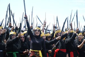 MURI Catatkan Tari Mandau Pulang Pisau Pecahkan Rekor Dunia
