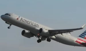 Pesawat American Airline Pecah Ban Saat Lepas Landas, Bikin Penumpang Panik