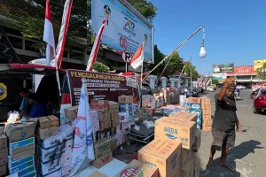 Ratusan Warga Pati Kumpulkan Air Mineral untuk Dukung Aksi Tolak Kenaikan PBB 13 Agustus 2025