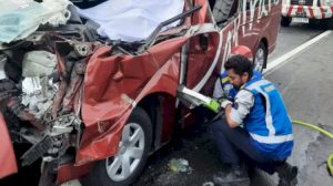 Kecelakaan Maut Mobil Travel Day Trans Hantam Truk di Tol Cipularang